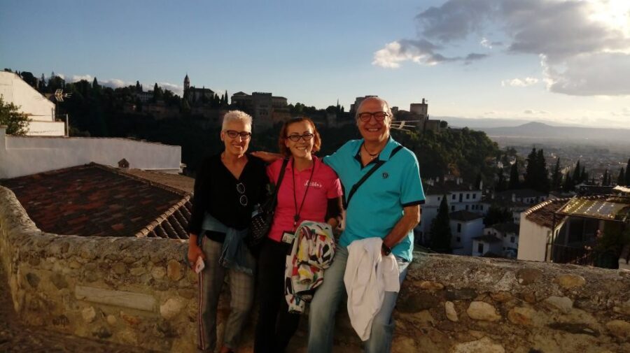 Granada: Albaicín, Sacromonte & Museum of Caves Walking Tour - Albaicín, UNESCO-protected: where Granada becomes a maze
