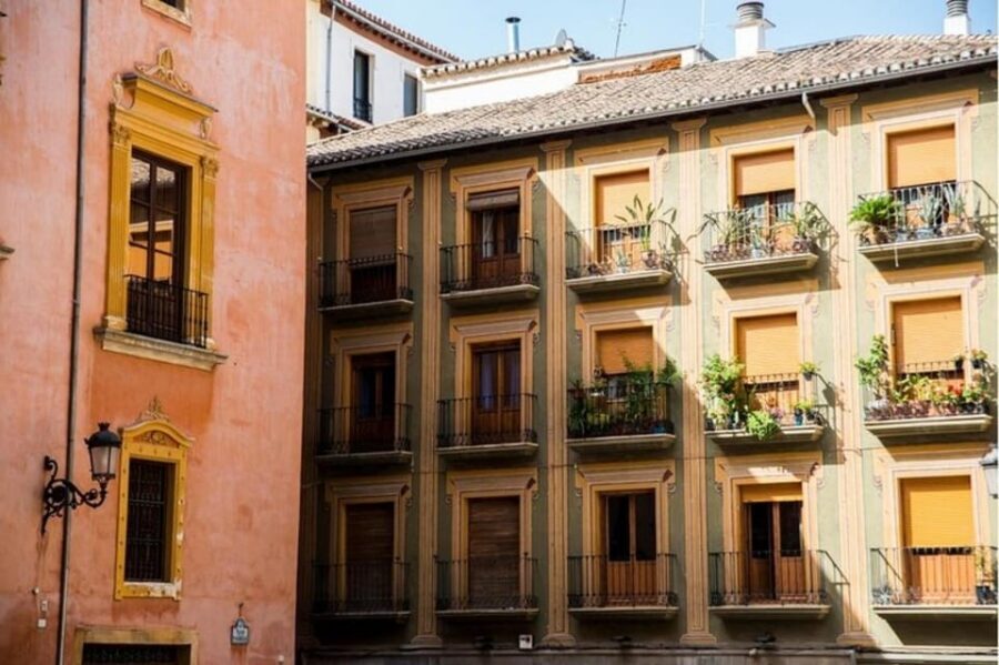 Granada : Albayzin and Sacromonte Walking Tour - Starting Point on Calle Gran Vía de Colón: Easy to Find, Easy to Begin