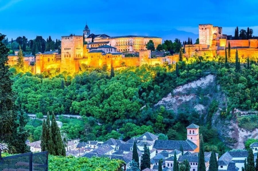 Granada : Albayzin and Sacromonte Walking Tour - Sacromonte: Cave Dwellings and Flamenco Venues with Real Street-Level Meaning