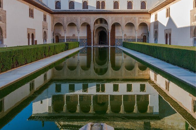 Granada: Alhambra, Albaicin and Sacromonte Guided Tour - How the Guide Changes Your Alhambra Experience