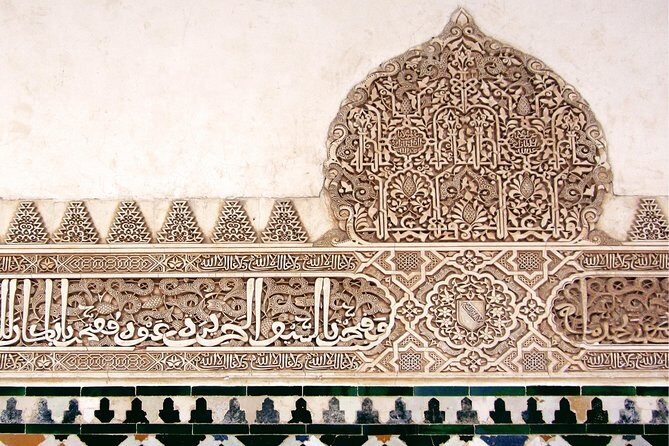 Granada: Alhambra, Albaicin and Sacromonte Guided Tour - The Night Shift: Albaycín and Sacromonte Walking Tour