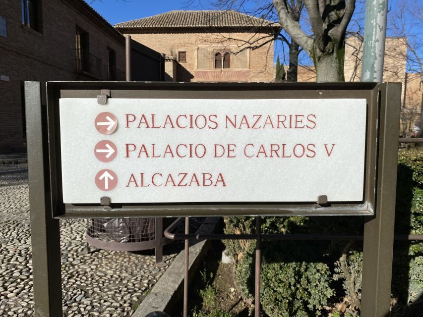 Granada: Alhambra, Alcazaba, and Generalife Private Tour - Charles V Palace: Seeing the Contrast Inside the Same Complex