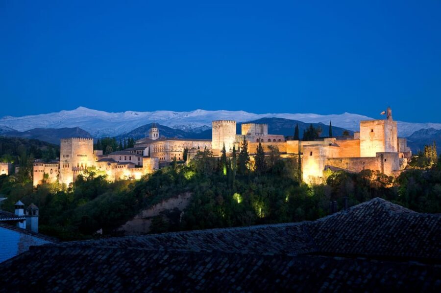 Granada: Alhambra, Alcazaba, and Nasrid Palaces Tour - Alcazaba Fortress Views Over Albaicín