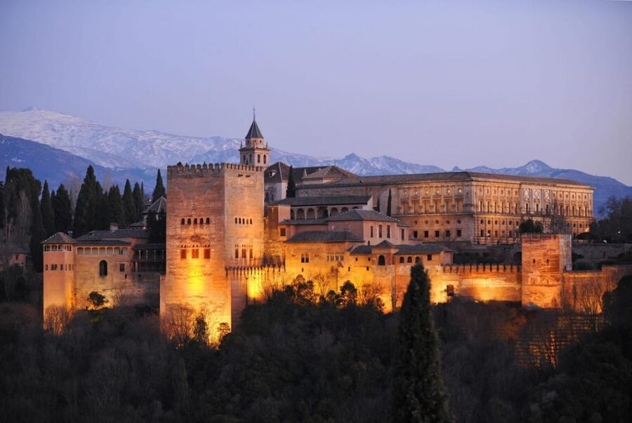 Granada: Alhambra and Generalife Garden Ticket & Guided Tour - Alhambra and Generalife in 3 hours: why a guide matters