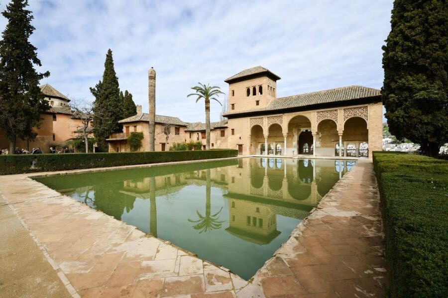 Granada: Alhambra and Generalife Garden Ticket & Guided Tour - Pace, photos, and what your feet should prepare for