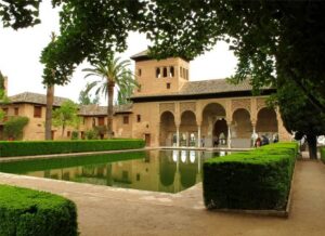 Granada: Alhambra and Generalife Gardens Guided Tour - Finding the guide at Alhambra (and why the orange umbrella helps)