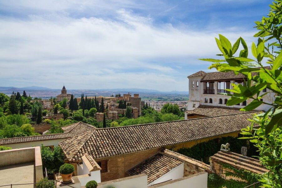 Granada: Alhambra and Generalife Gardens Guided Tour - Palace Arcade, Rauda, Yusuf III Palace, and the Paseo de las Torres