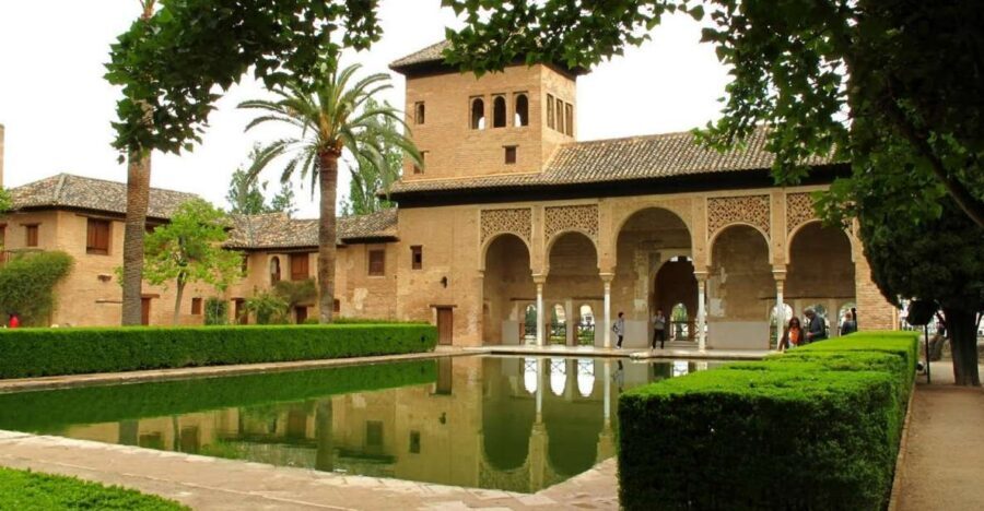 Granada: Alhambra and Generalife Gardens Guided Tour - What is included, and what is not (Nasrid Palaces)