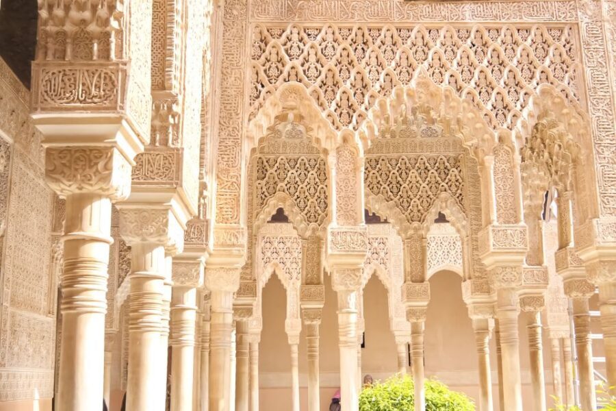 Granada: Alhambra and Generalife Private Fast-Track Tour - Why this fast-track Alhambra tour feels worth it