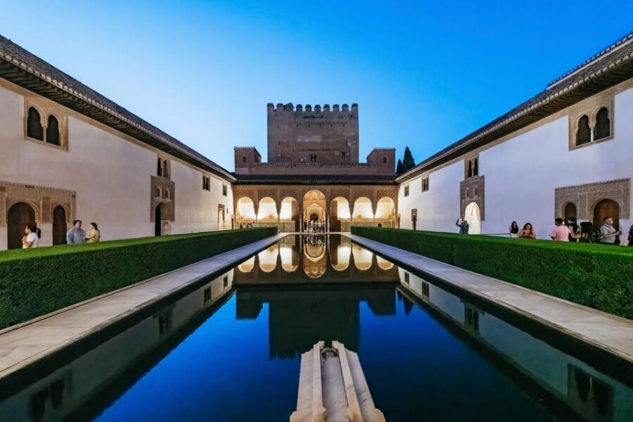 Granada: Alhambra and Nasrid Palaces Guided Tour at Night - Why Alhambra at night feels like a different site