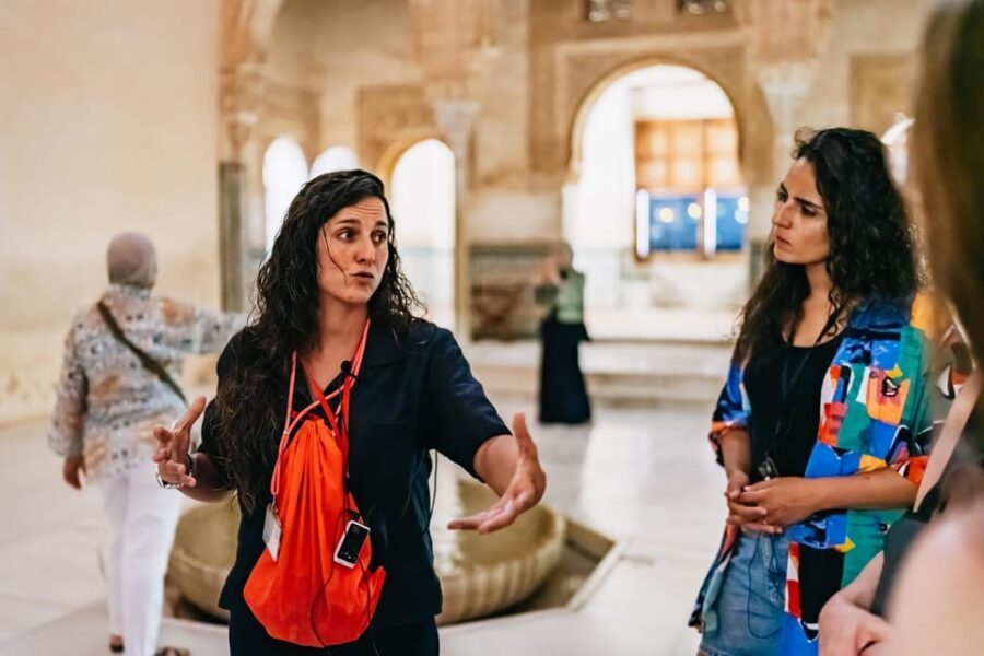 Granada: Alhambra and Nasrid Palaces Guided Tour at Night - Who this Alhambra night tour is best for
