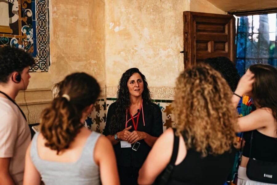 Granada: Alhambra and Nasrid Palaces Guided Tour at Night - Should you book this night tour?