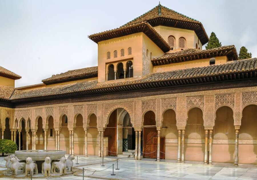 Granada: Alhambra and Nasrid Palaces Private Tour - Nasrid Palaces and Comares Palace: the heart of Moorish Granada