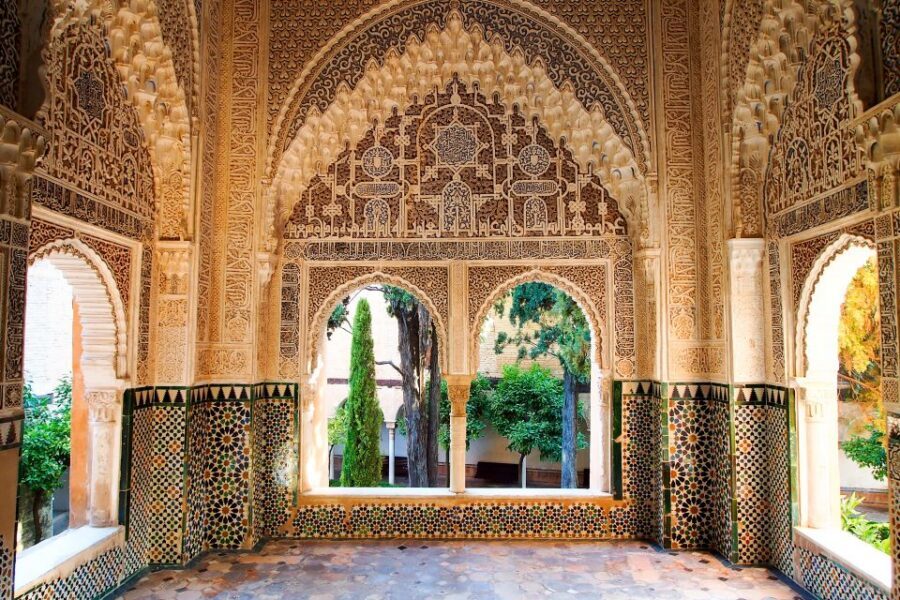 Granada: Alhambra and Nasrid Palaces Private Tour - Private guide + headset: why you’ll remember details