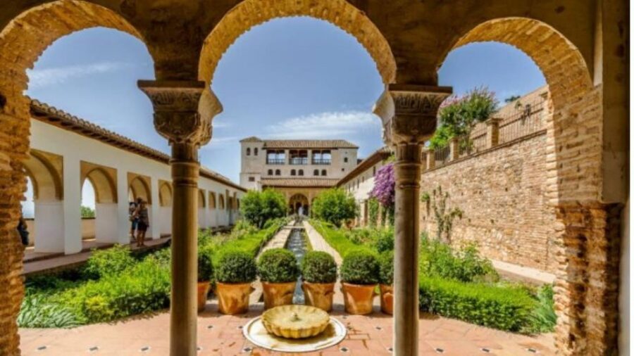 Granada: Alhambra and Nasrid Palaces Tour without Tickets - Best fit: who will enjoy this tour most
