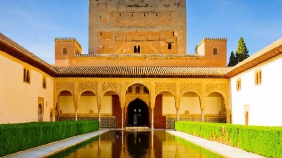 Granada: Alhambra and Nasrid Palaces Tour without Tickets - So, should you book it?