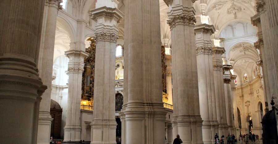 Granada: Alhambra, Cathedral & Royal Chapel Tour w/ Tickets - Inside Granada Cathedral and the Royal Chapel: Where the Christian story lands