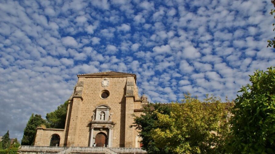 Granada: Alhambra, Cathedral & Royal Chapel Tour w/ Tickets - Alhambra and Generalife: Fortified palatine life, guided on purpose