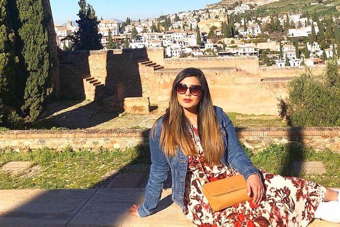 Granada: Alhambra Comlex + Nasrid Palaces + Alcazaba Guided Tour - Logistics that can make or break your day