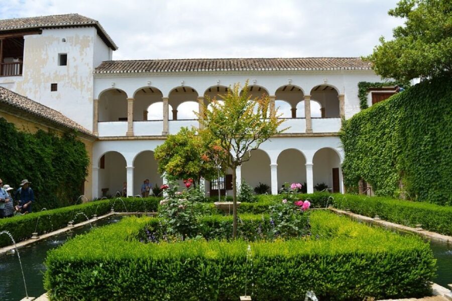 Granada: Alhambra Gardens, Generalife & Alcazaba Guided Tour - Nasrid Palaces stop: what you get (and what you don’t)