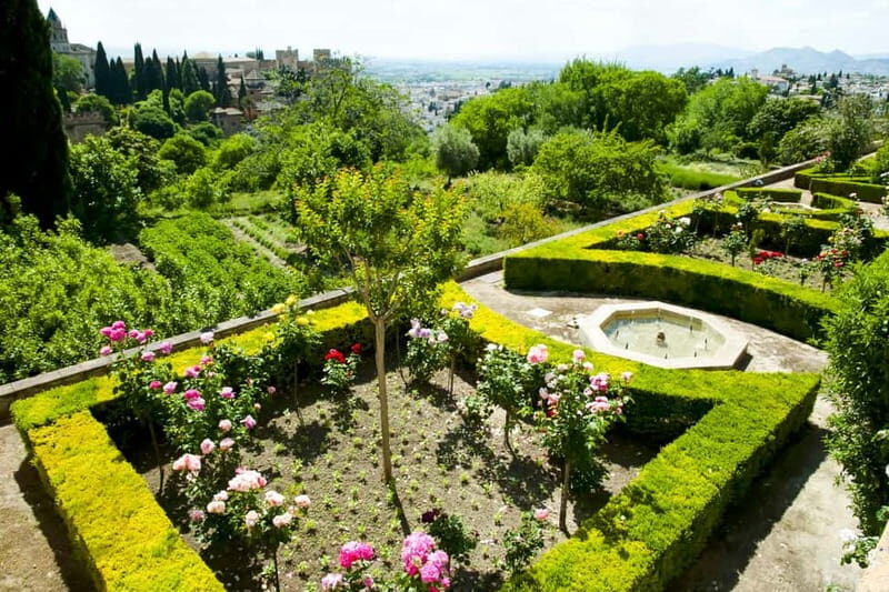 Granada: Alhambra & Gardens Tour w/Nasrid Palaces Option - Nasrid Palaces: What You’re Actually Getting for the Added Cost