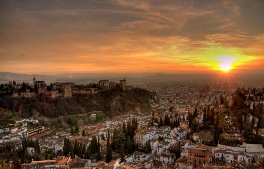 Granada: Alhambra, Generalife & Albaicin Private Tour - Alhambra Tickets and Skip-the-Line Access: What You Gain