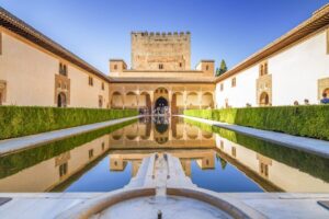 Granada: Alhambra, Generalife & Albaicin Private Tour - Generalife Gardens on Sabika Hill: A Calm Setup Before the Palaces