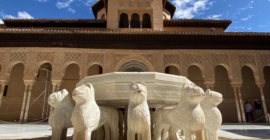 Granada: Alhambra & Generalife Fast-Track Guided Tour - Meeting Up at the Right Spot (So You Don’t Lose Time)