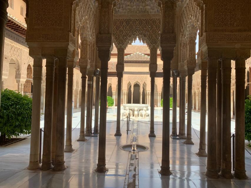 Granada: Alhambra Guided Tour w/ Nasrid Palaces & City Pass - Albaicín and Sacromonte: how they fit with the Alhambra day
