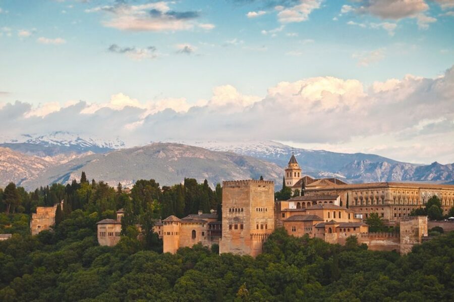 Granada: Alhambra Guided Tour with Nasrid Palaces - Key Points You’ll Care About