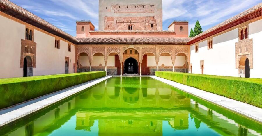 Granada: Alhambra, Nasrid, and Generalife Private Tour - Who this tour suits best