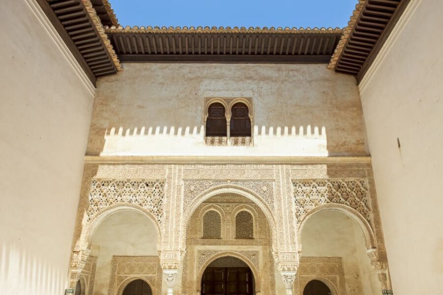 Granada: Alhambra, Nasrid, and Generalife Private Tour - Nasrid Palaces: the architecture that makes the details click