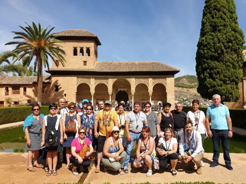 Granada: Alhambra, Nasrid Palaces, & Generalife Guided Tour - Quick hits before you go