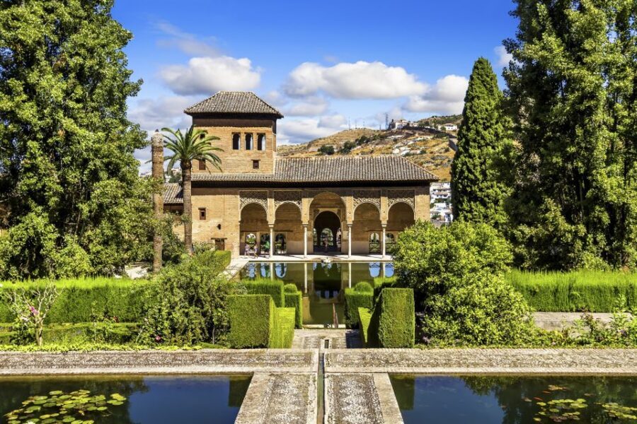 Granada: Alhambra, Nasrid Palaces, & Generalife Guided Tour - Alcazaba and the Medina areas: the fortress feeling