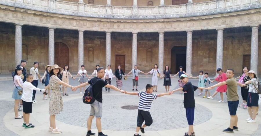 Granada: Alhambra, Nasrid Palaces, & Generalife Guided Tour - How the meeting point works (and how to avoid the first headache)