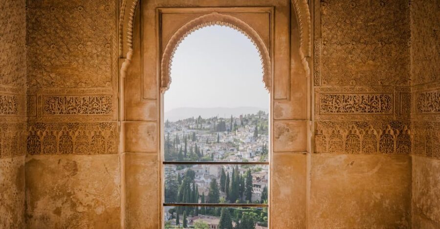Granada: Alhambra & Nasrid Palaces Small Group Guided Tour - Alhambra in Granada: Why a Guide Changes Everything