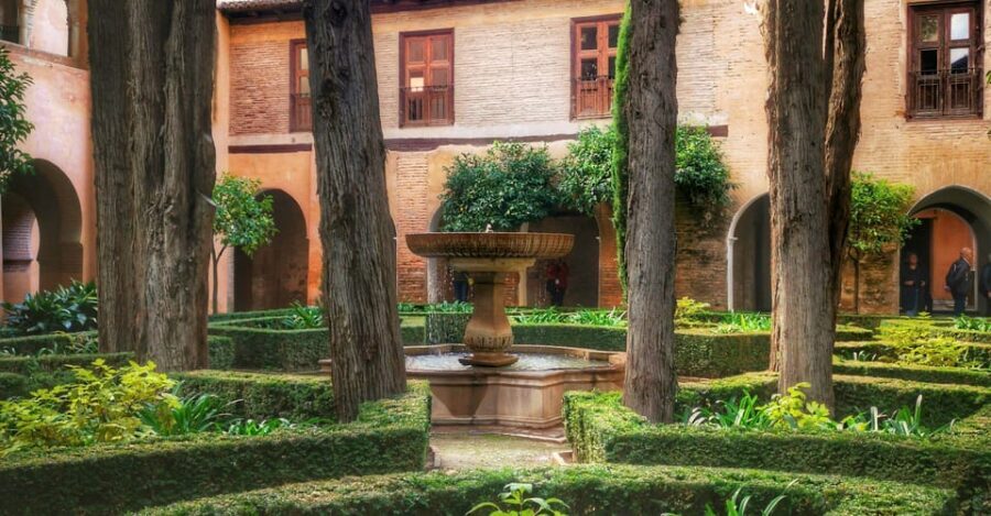 Granada: Alhambra & Nasrid Palaces Small Group Guided Tour - Accessibility, Notes, and Small Practical Stuff That Helps