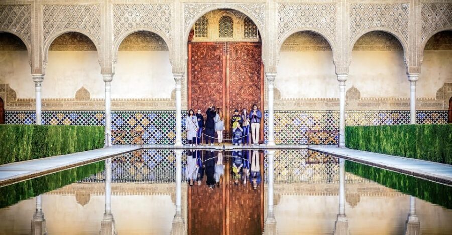 Granada: Alhambra & Nasrid Palaces Small Group Guided Tour - Getting In Efficiently: Skip-the-Line Access Meets Timed Entry