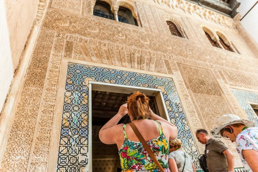 Granada: Alhambra & Nasrid Palaces Tour with Tickets - Should You Book This Alhambra Tour?