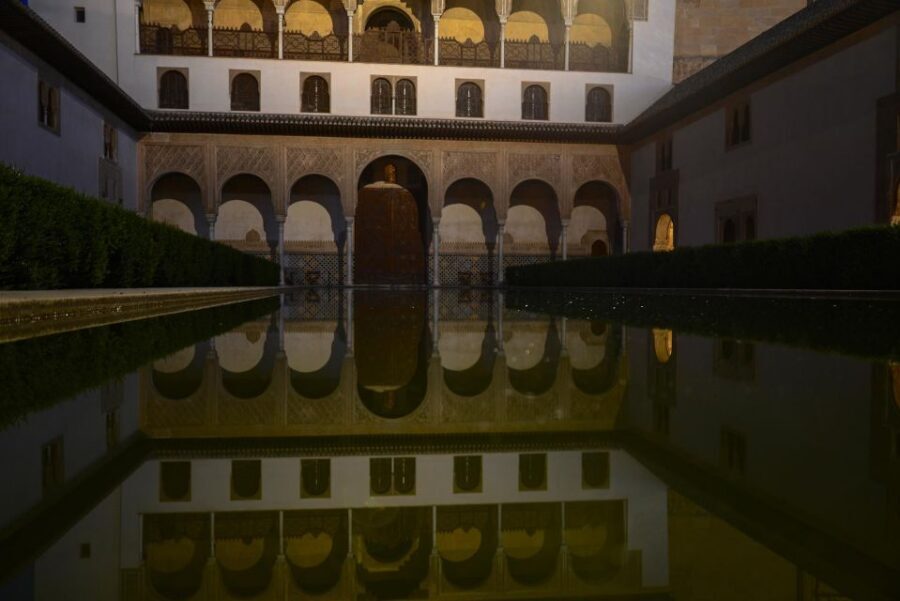 Granada: Alhambra Night Visit Entry Ticket - The Palace of the Generalife: A Courtyard-First Experience