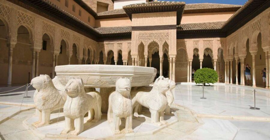 Granada: Alhambra Small Group Tour with Nasrid Palaces - Quick takeaways before you go