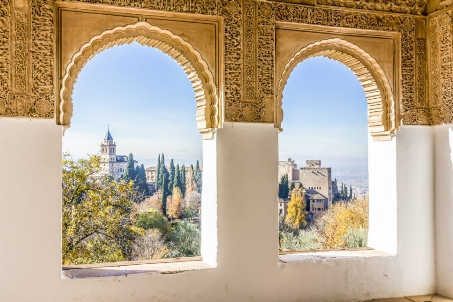 Granada: Alhambra Small Group Tour with Nasrid Palaces - Nasrid Palaces: where the details earn their reputation