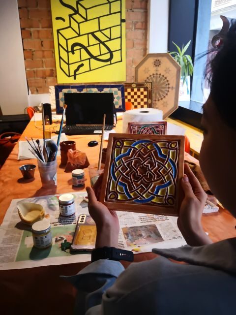 Granada: "Alhambra´s Craft Workshop" - Mosaic tiled panels: the Alhambra pattern you can hold
