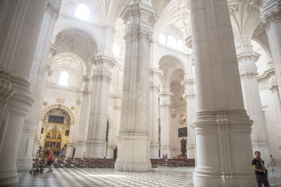 Granada: Cathedral Guided Walking Tour - Plaza Bib Rambla: the quick start that sets the tone