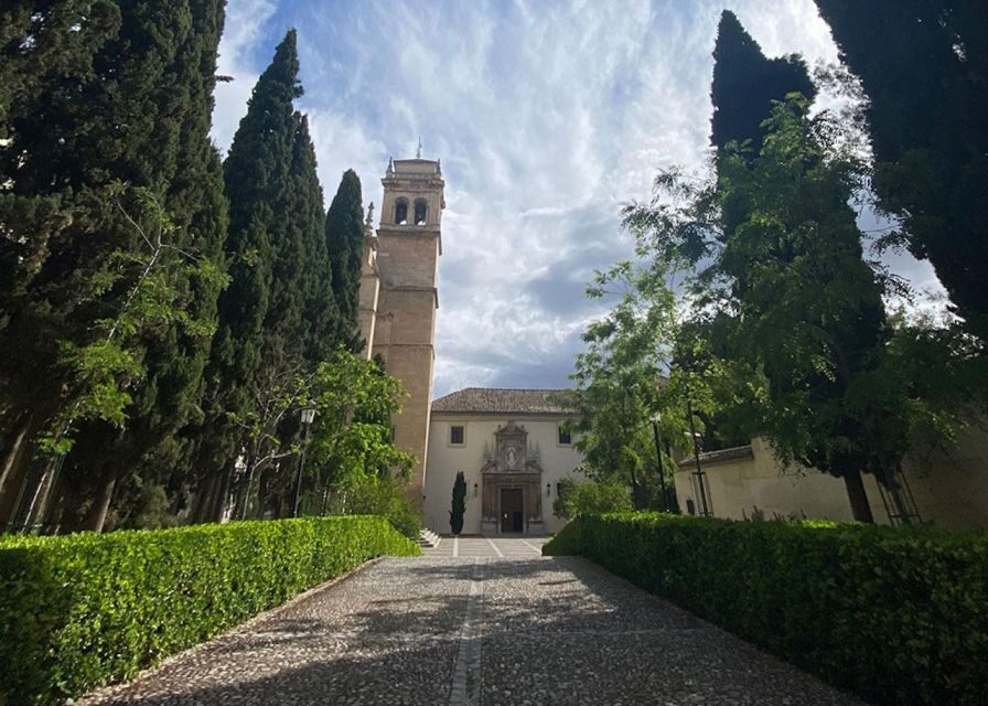 Granada: Cathedral, Royal Chapel & 5 Monuments Combo Ticket - Iglesia de San Nicolás and the tower: the panoramic payoff