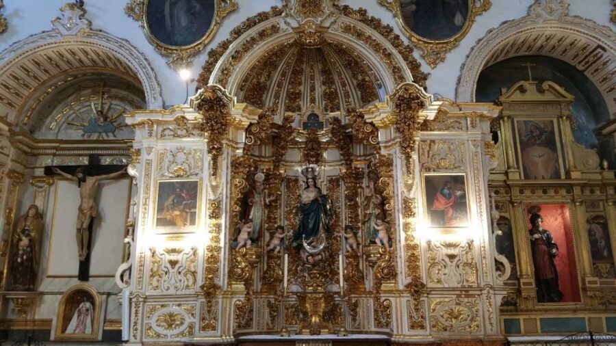 Granada: Cathedra&Royal Chapel & Albaicín skip the line Tour - Sacromonte Caves and Flamenco Tablaos: The Neighborhood Portion That Makes It Different