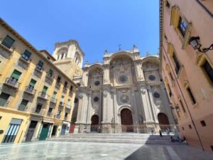 Granada: City center and Albaicin Private Tour - Plaza Nueva start: your orientation point before the climb