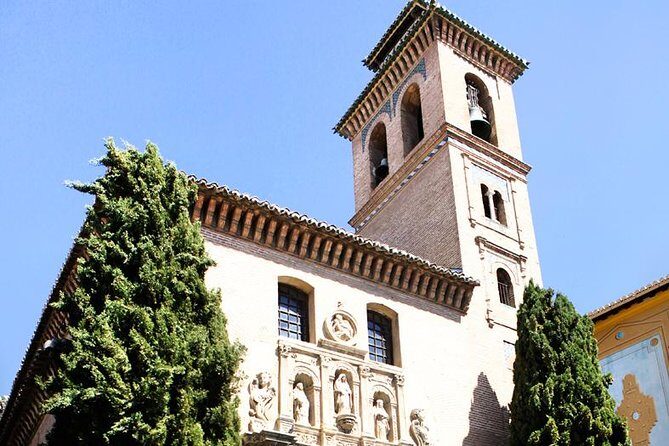 Granada: City center and Albaicin Private Tour - Cathedral, City Hall, and Corral del Carbón: seeing the Christian-era markers