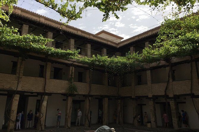 Granada: City center and Albaicin Private Tour - Royal Chapel: the history stop that makes the rest click