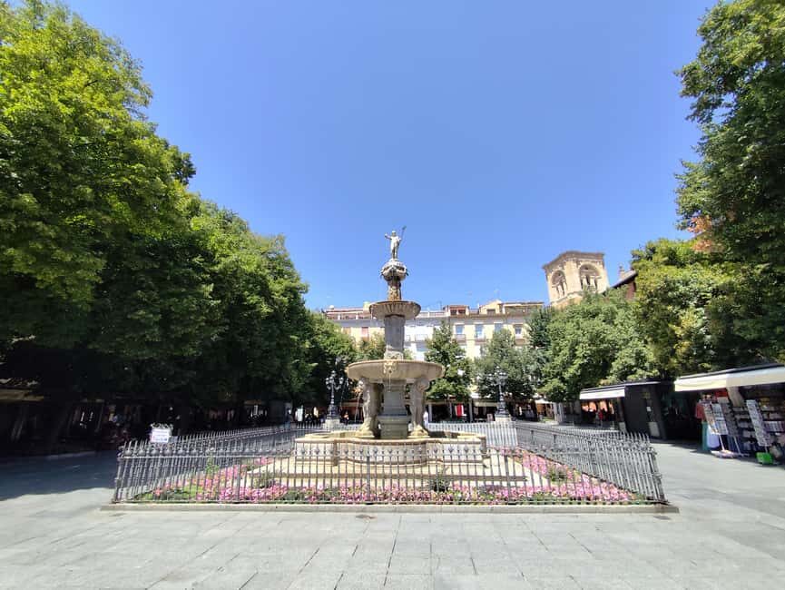 Granada: City center and Albaicin Private Tour - Alcaicería: stepping back into the Nasrid Kingdom